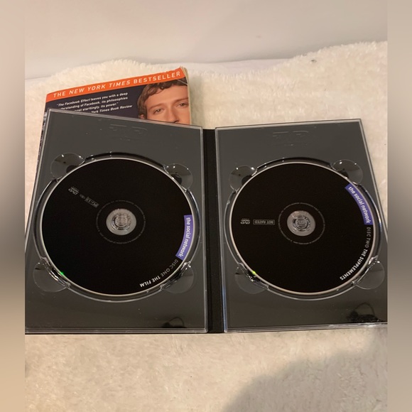 The Social Network DVD & The Facebook Effect Book - Picture 5 of 7